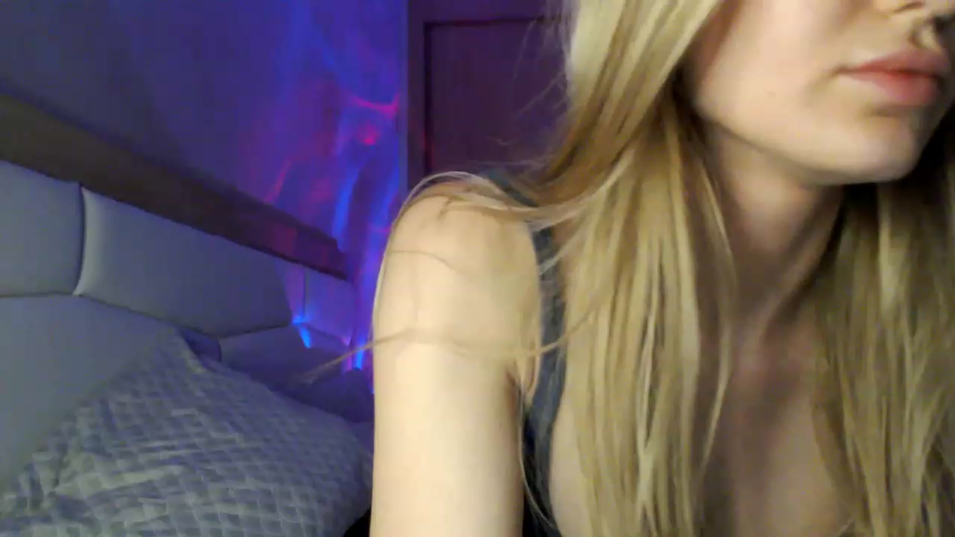 Gallery image thumbnail from Ann_apple's myfreecams stream on, 03/27/2023, 20:10 image 14 of 20