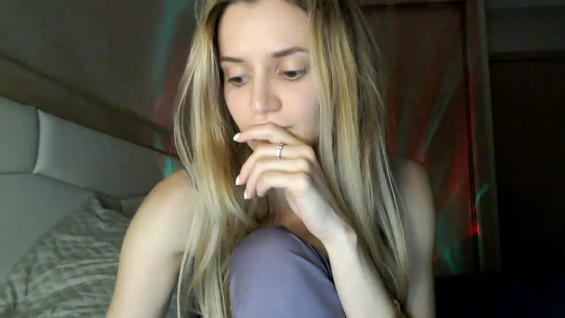 Gallery image thumbnail from Ann_apple's myfreecams stream on, 03/27/2023, 20:10 image 13 of 20