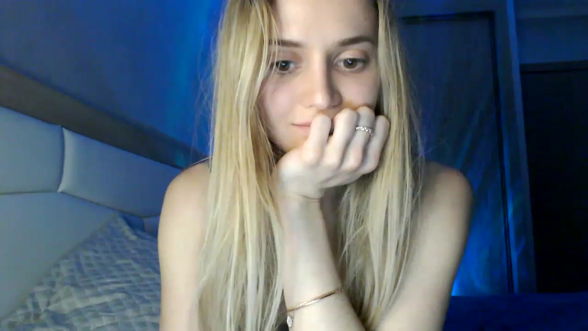 Gallery image thumbnail from Ann_apple's myfreecams stream on, 03/27/2023, 20:10 image 15 of 20