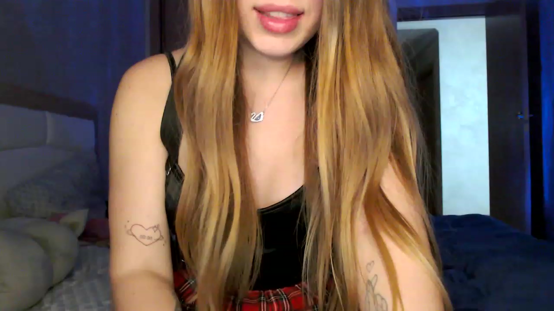 Gallery image thumbnail from Ann_apple's myfreecams stream on, 03/29/2023, 20:49 image 6 of 20