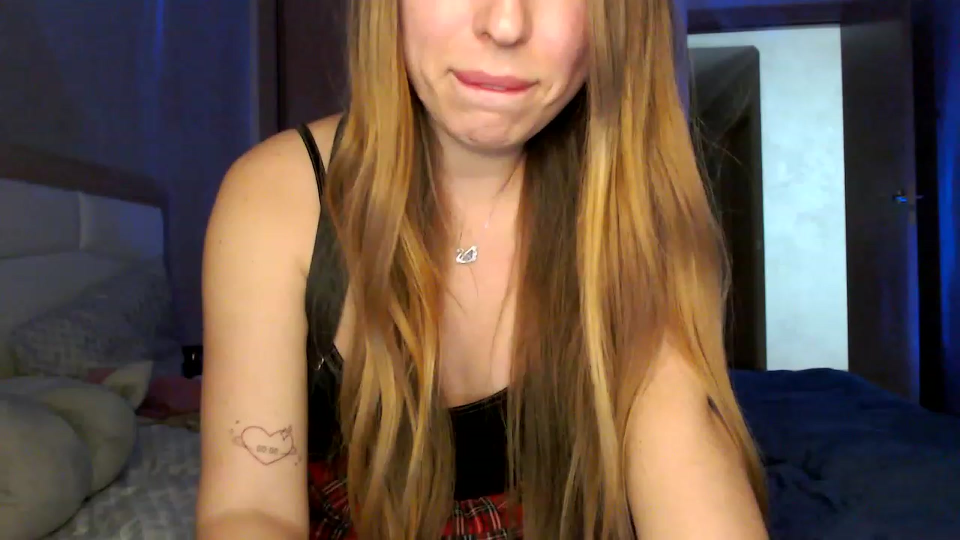 Gallery image thumbnail from Ann_apple's myfreecams stream on, 03/29/2023, 20:49 image 5 of 20