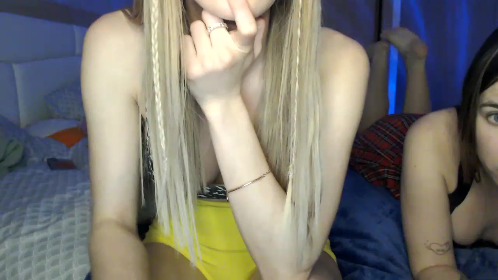 Gallery image thumbnail from Ann_apple's myfreecams stream on, 03/29/2023, 21:33 image 15 of 20