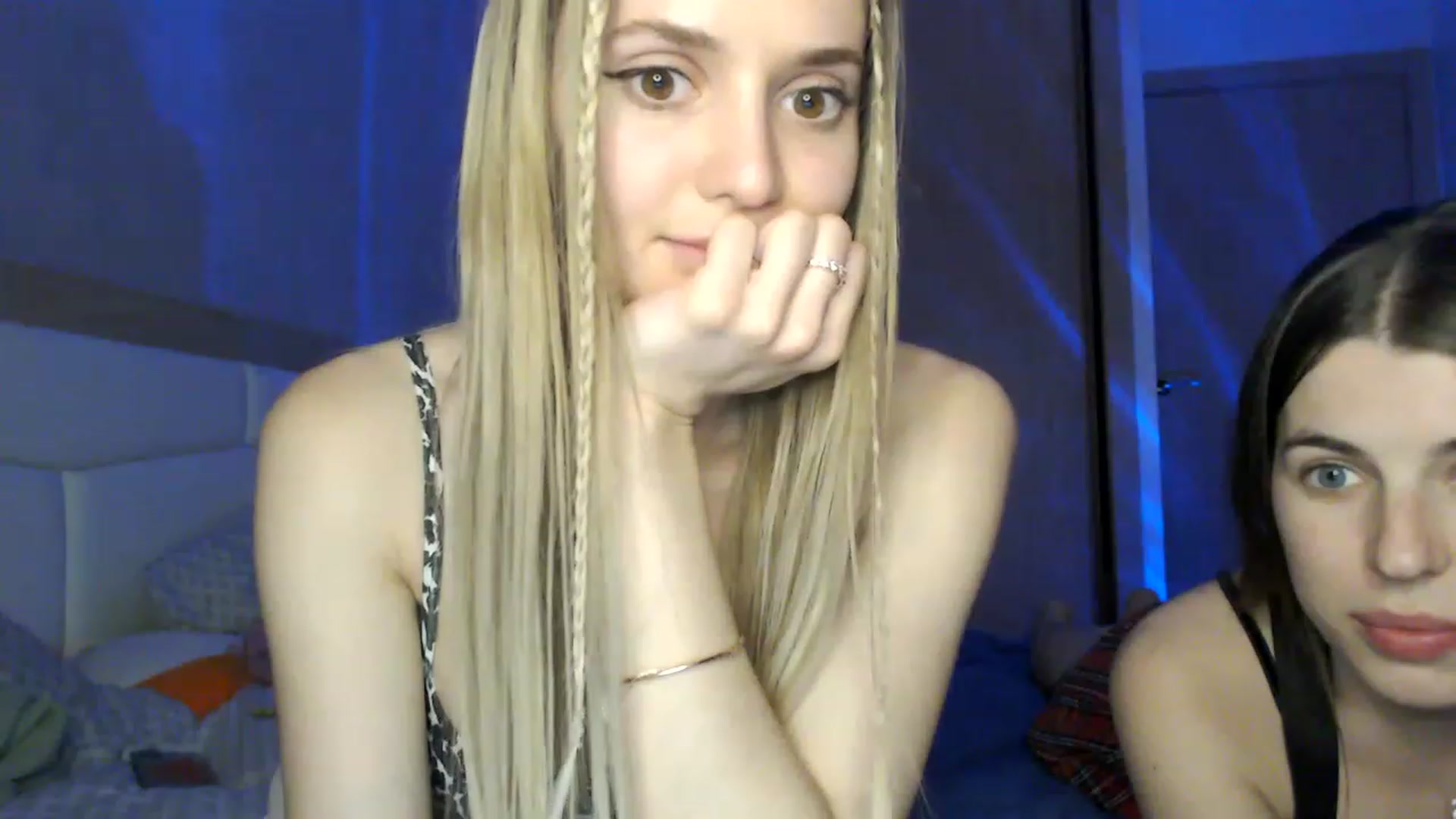 Gallery image thumbnail from Ann_apple's myfreecams stream on, 03/29/2023, 21:33 image 14 of 20