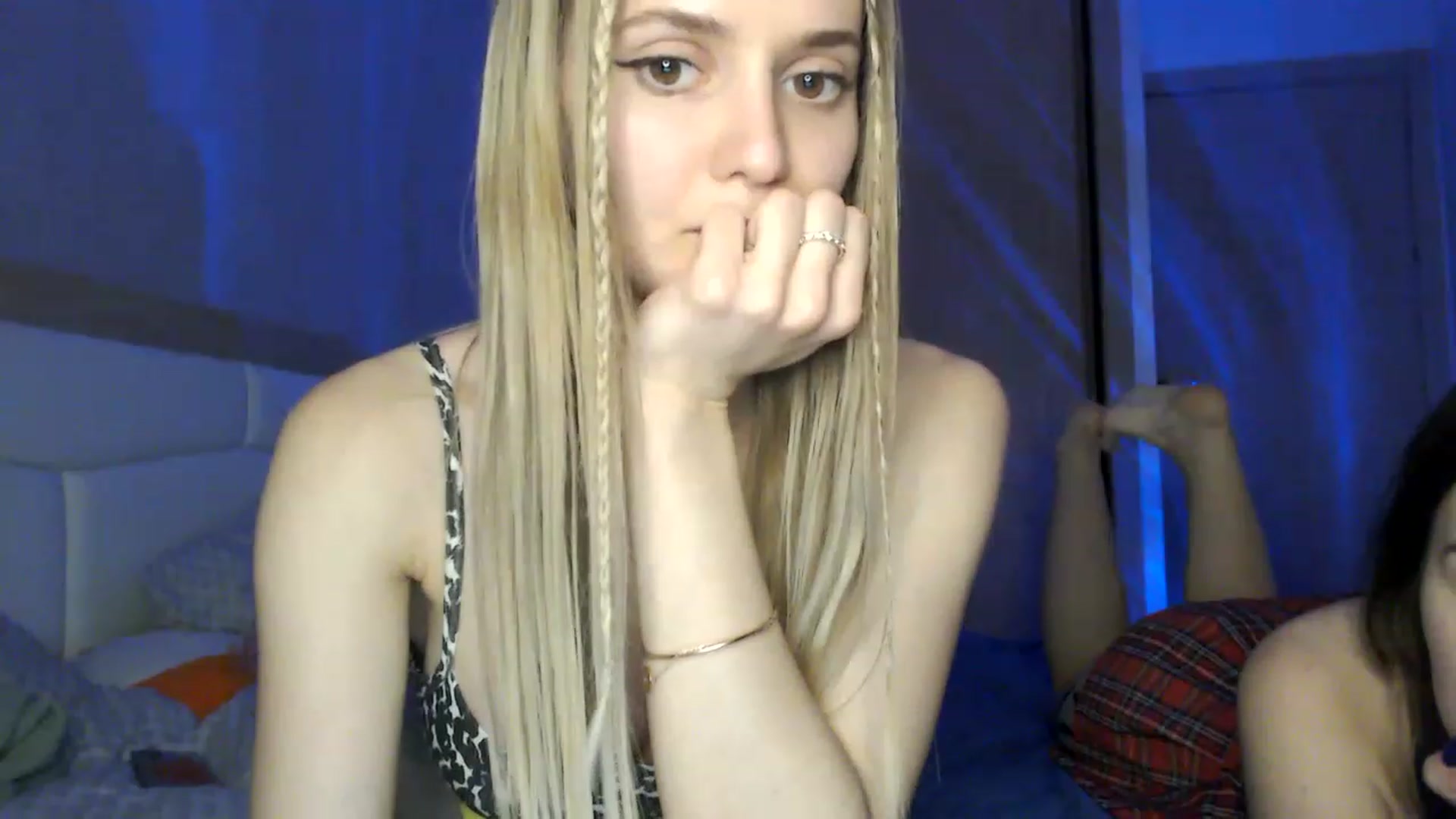 Gallery image thumbnail from Ann_apple's myfreecams stream on, 03/29/2023, 21:33 image 12 of 20