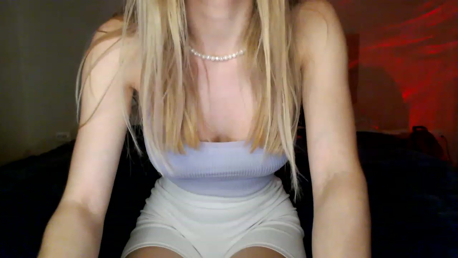 Gallery image thumbnail from Ann_apple's myfreecams stream on, 03/31/2023, 17:34 image 10 of 20