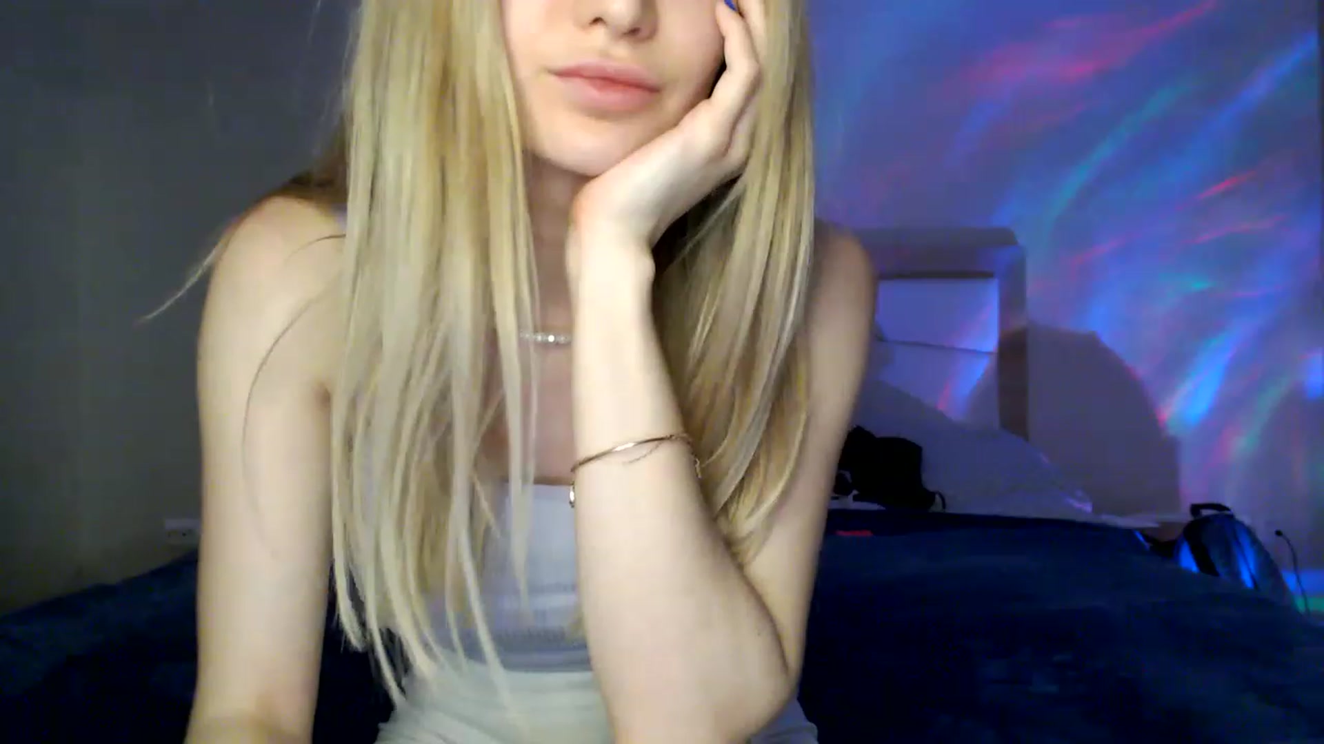 Gallery image thumbnail from Ann_apple's myfreecams stream on, 03/31/2023, 17:34 image 13 of 20