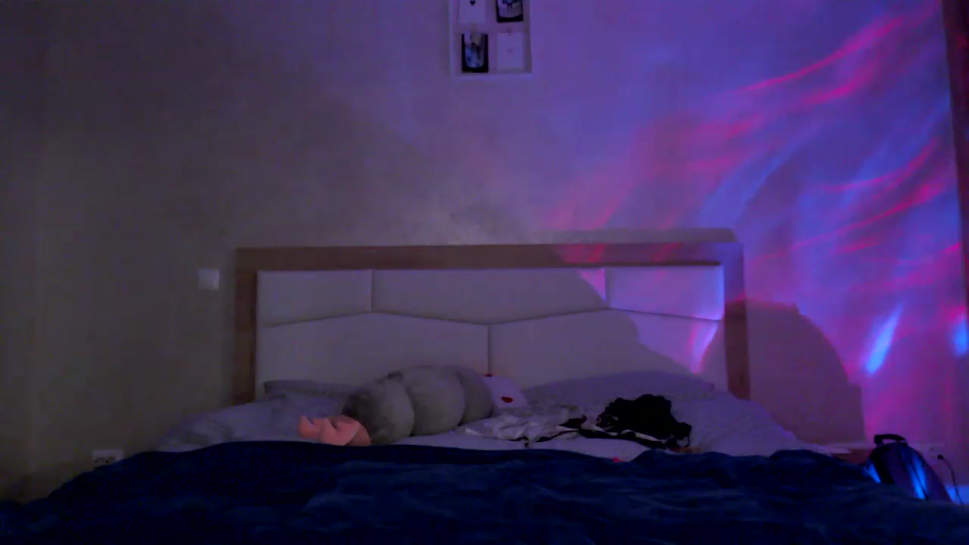Gallery image thumbnail from Ann_apple's myfreecams stream on, 03/31/2023, 17:34 image 6 of 20