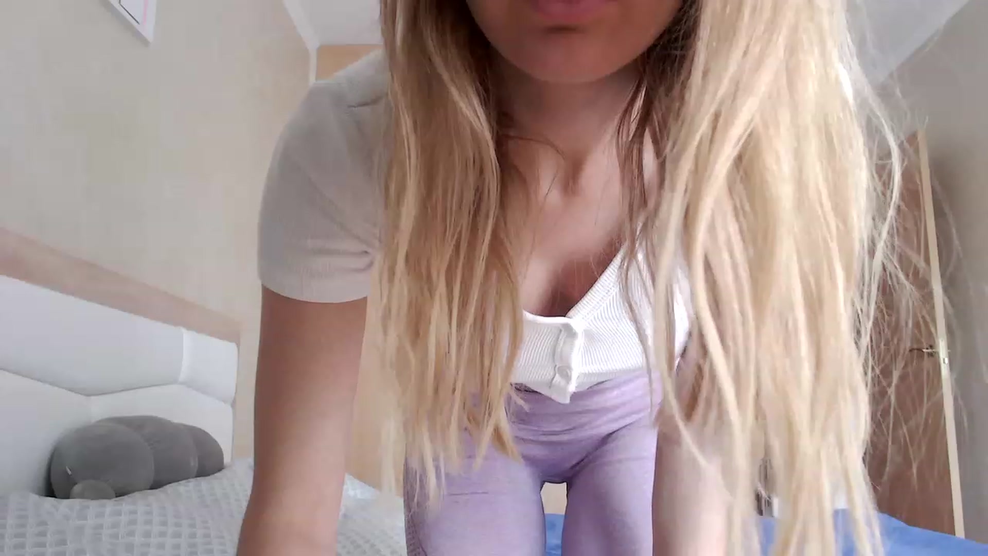 Gallery image thumbnail from Ann_apple's myfreecams stream on, 04/02/2023, 12:46 image 3 of 20