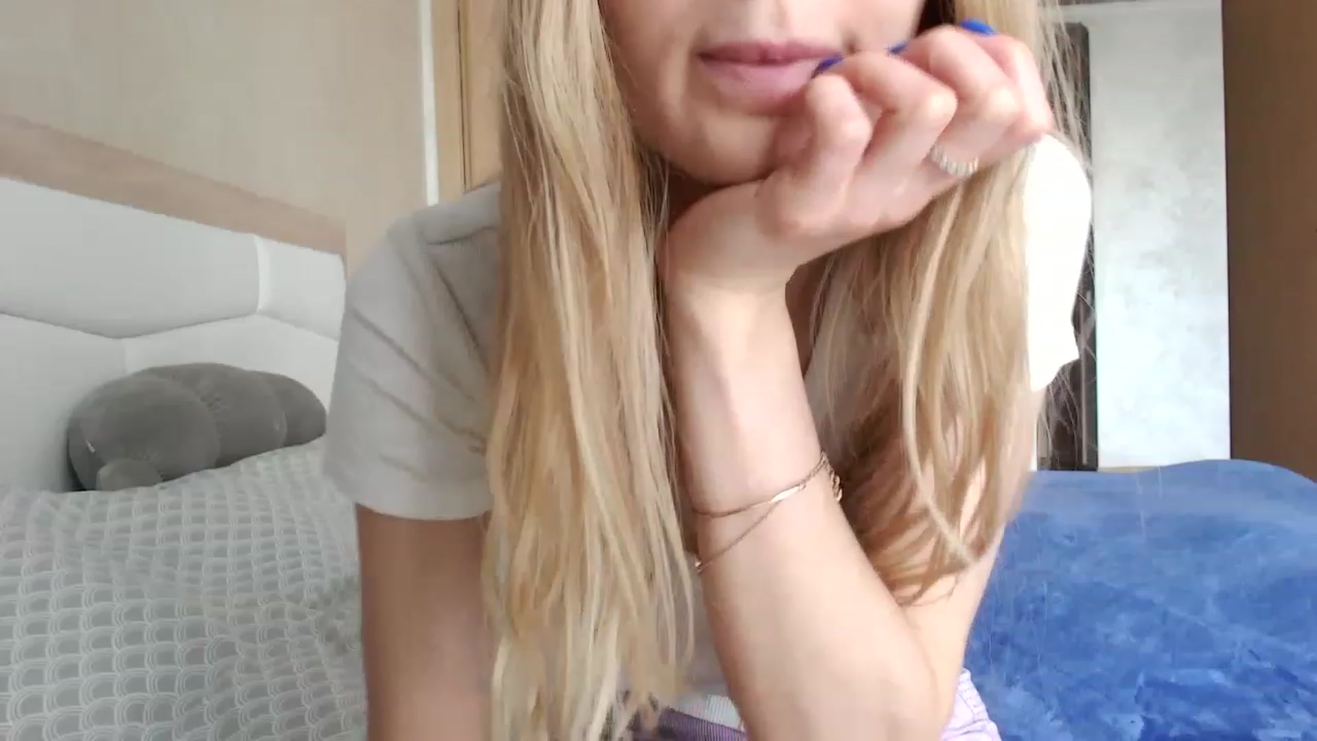 Gallery image thumbnail from Ann_apple's myfreecams stream on, 04/02/2023, 12:46 image 14 of 20