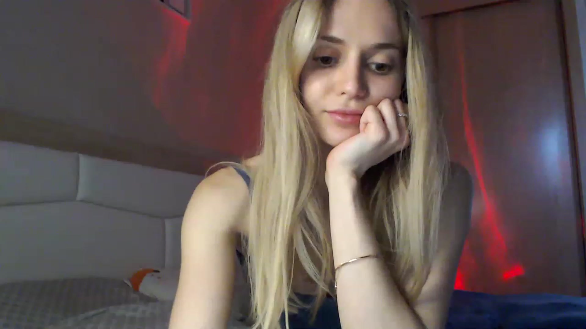 Gallery image thumbnail from Ann_apple's myfreecams stream on, 04/03/2023, 13:14 image 17 of 20