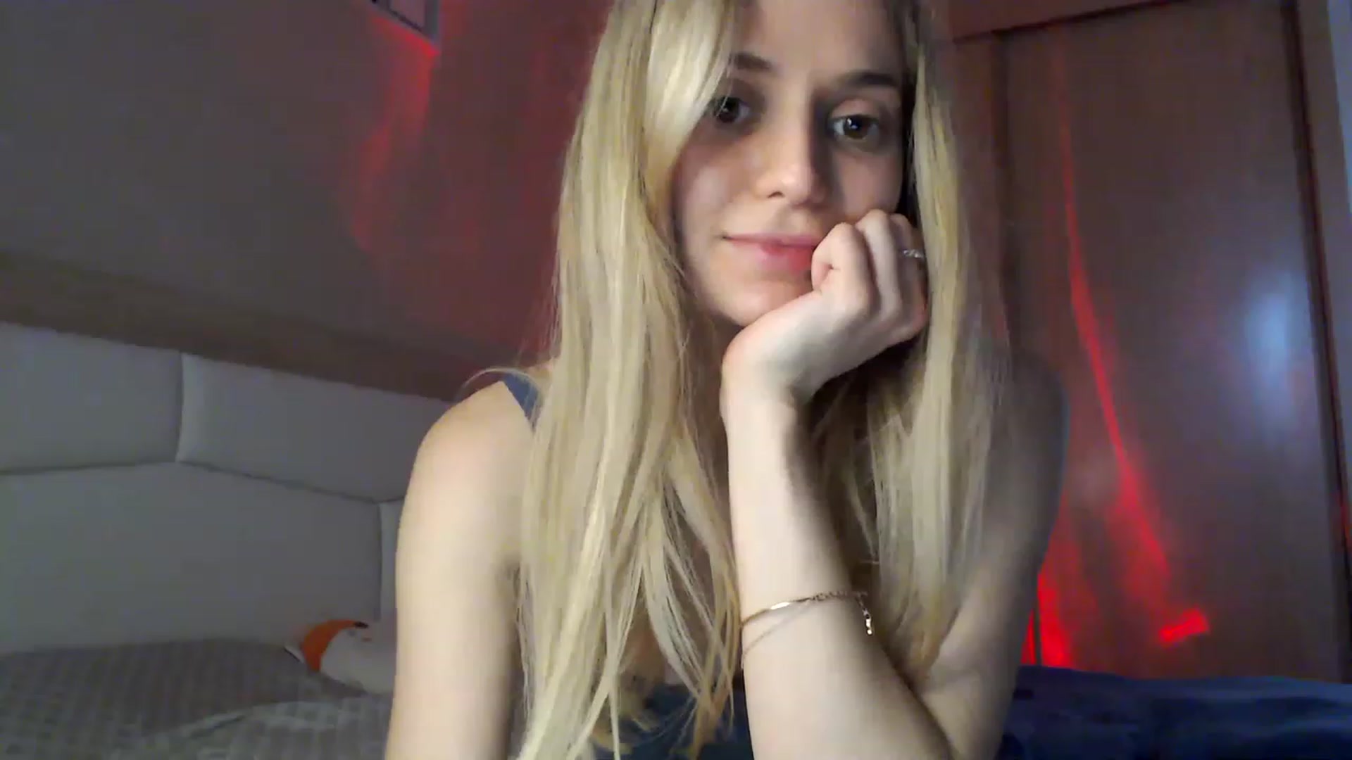 Gallery image thumbnail from Ann_apple's myfreecams stream on, 04/03/2023, 13:14 image 18 of 20