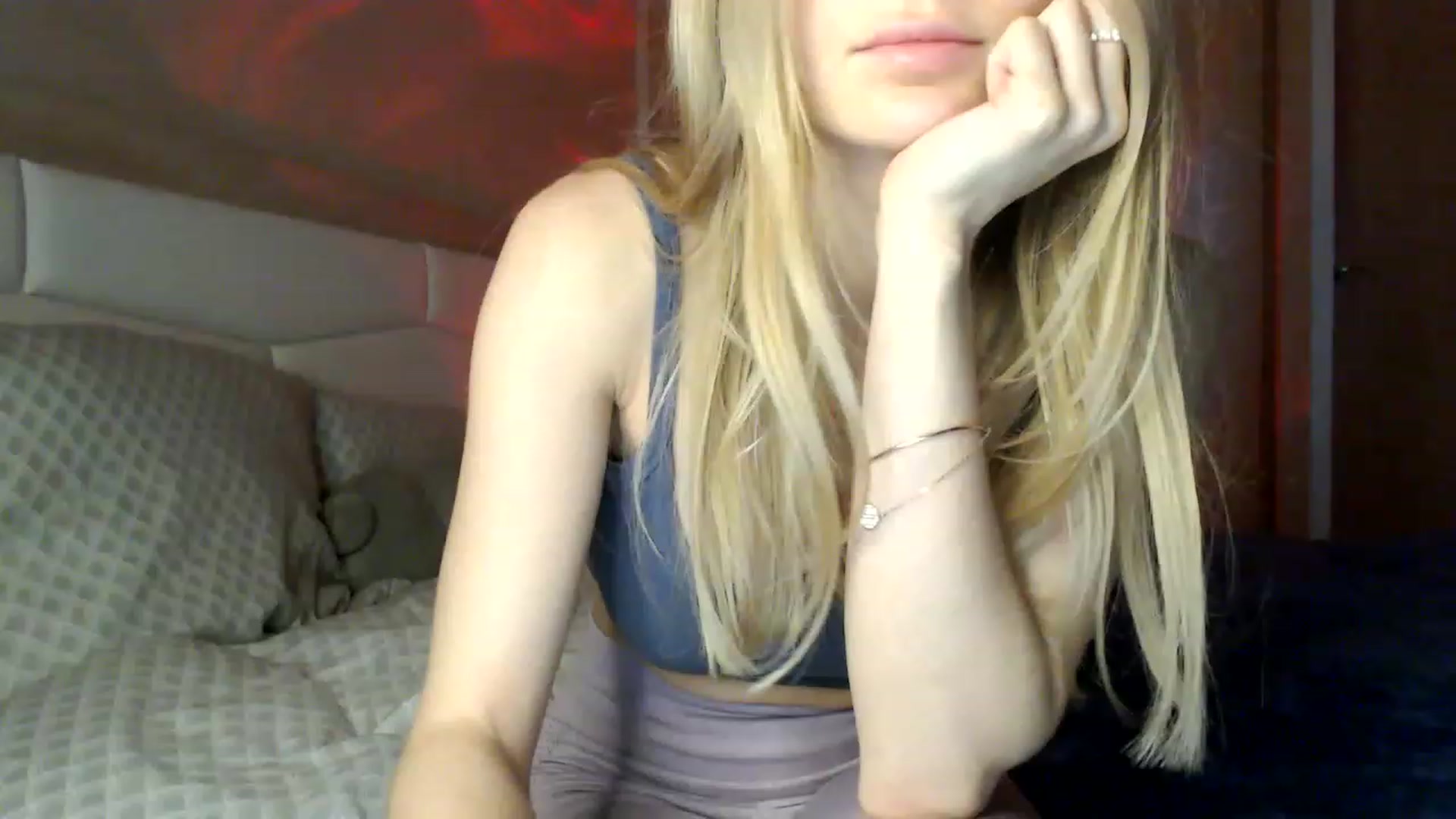 Gallery image thumbnail from Ann_apple's myfreecams stream on, 04/03/2023, 16:35 image 4 of 20