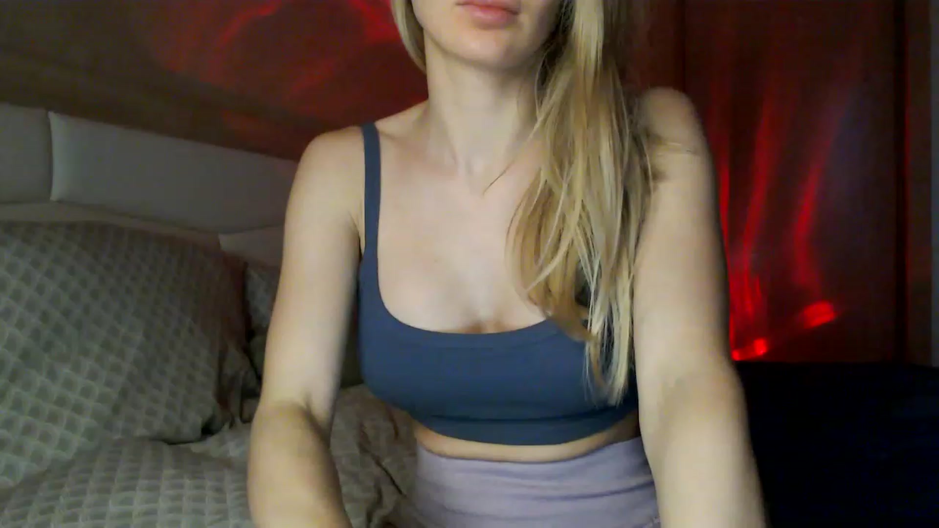 Gallery image thumbnail from Ann_apple's myfreecams stream on, 04/03/2023, 16:35 image 12 of 20