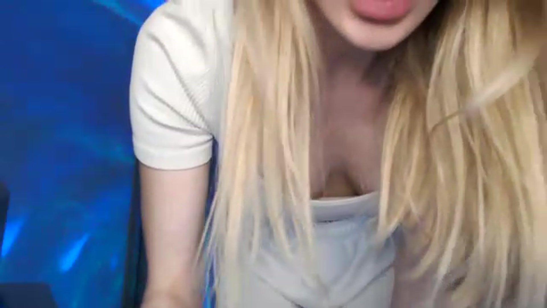 Gallery image thumbnail from Ann_apple's myfreecams stream on, 04/16/2023, 17:56 image 19 of 20