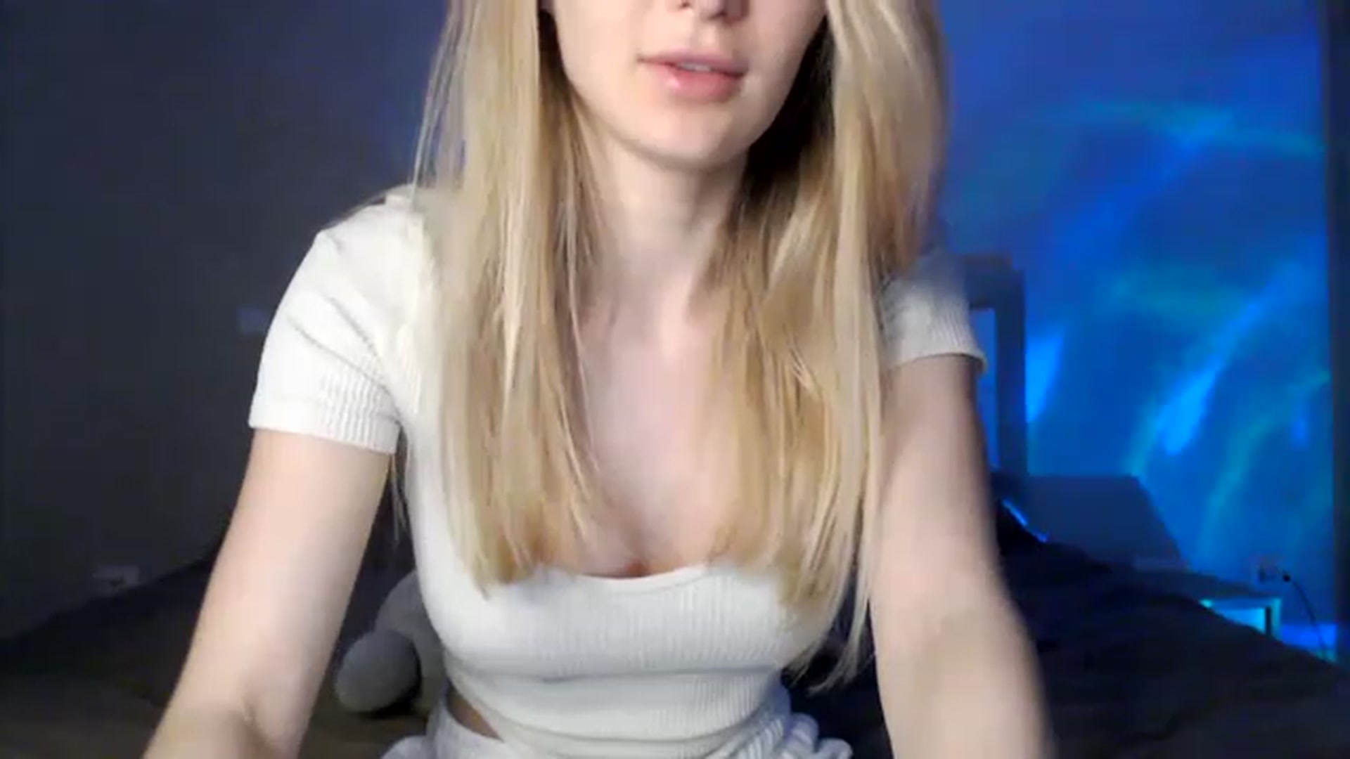 Gallery image thumbnail from Ann_apple's myfreecams stream on, 04/16/2023, 19:42 image 4 of 20