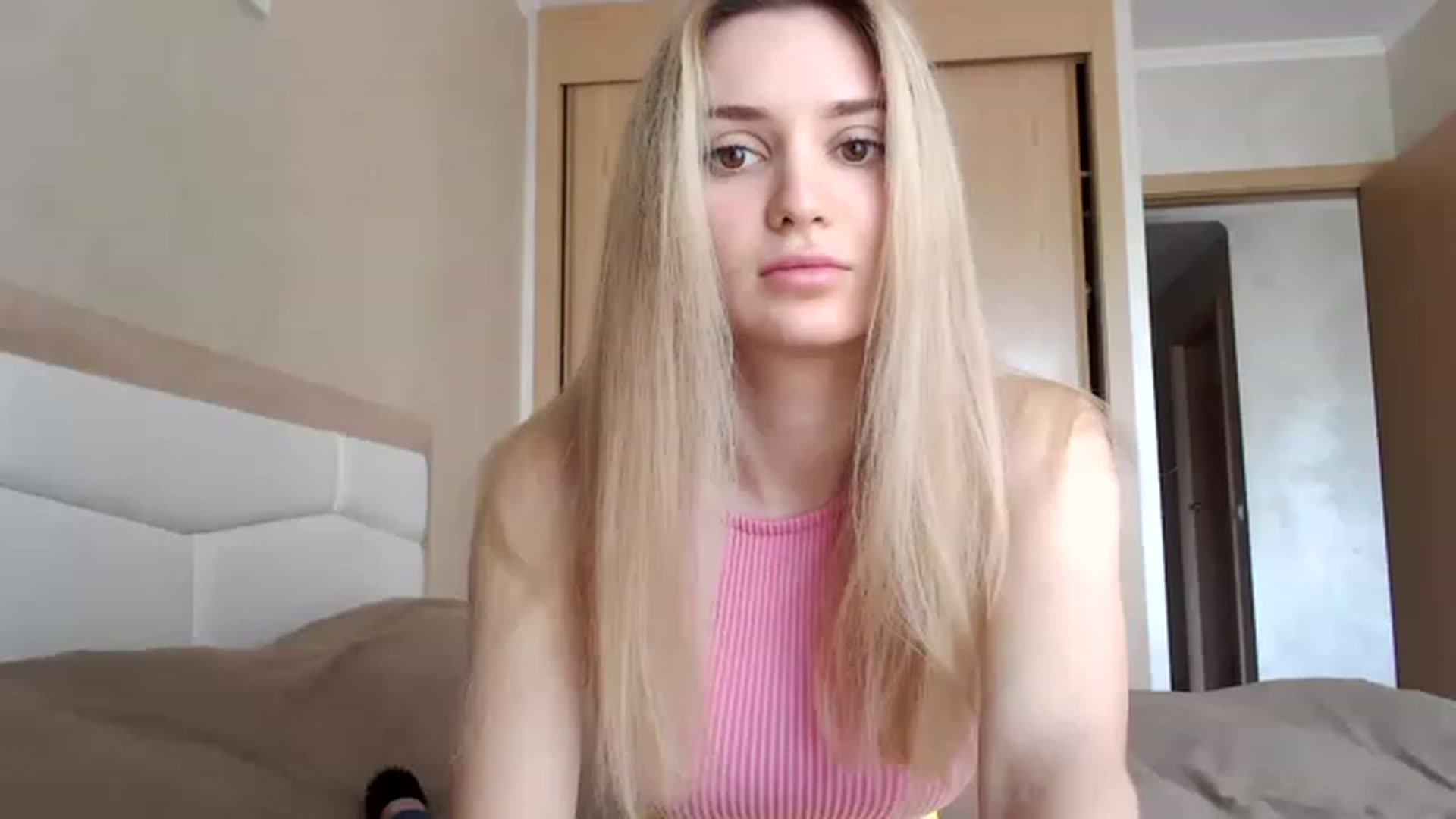 Gallery image thumbnail from Ann_apple's myfreecams stream on, 04/18/2023, 10:21 image 9 of 20