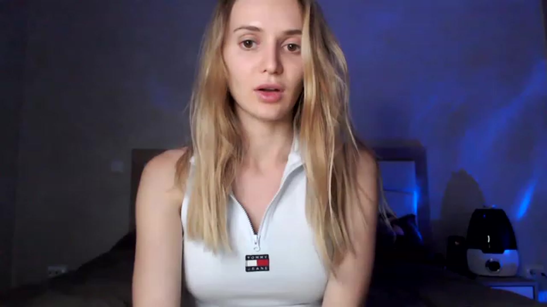 Gallery image thumbnail from Ann_apple's myfreecams stream on, 04/28/2023, 19:23 image 19 of 20