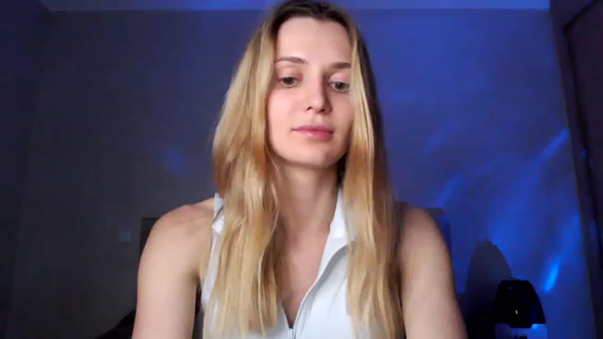 Gallery image thumbnail from Ann_apple's myfreecams stream on, 04/28/2023, 19:23 image 15 of 20
