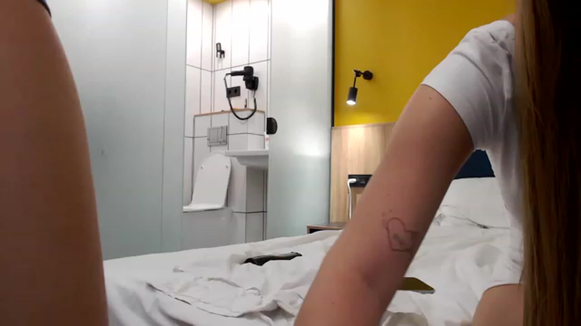 Gallery image thumbnail from Ann_apple's myfreecams stream on, 05/24/2023, 21:14 image 2 of 20