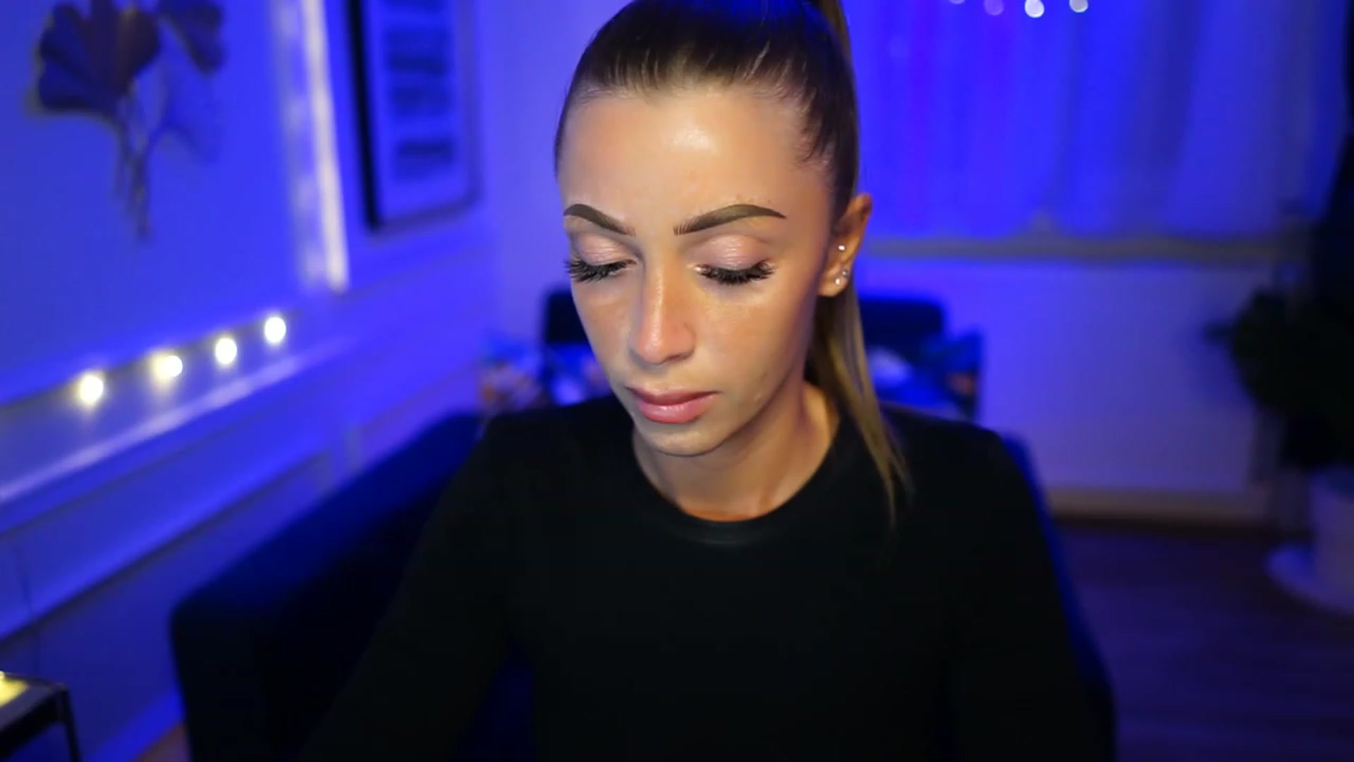 Gallery image thumbnail from Ann_w's myfreecams stream on, 01/15/2023, 17:54 image 18 of 20