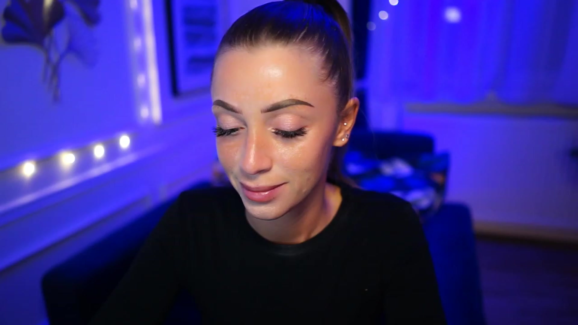Gallery image thumbnail from Ann_w's myfreecams stream on, 01/15/2023, 18:54 image 4 of 20