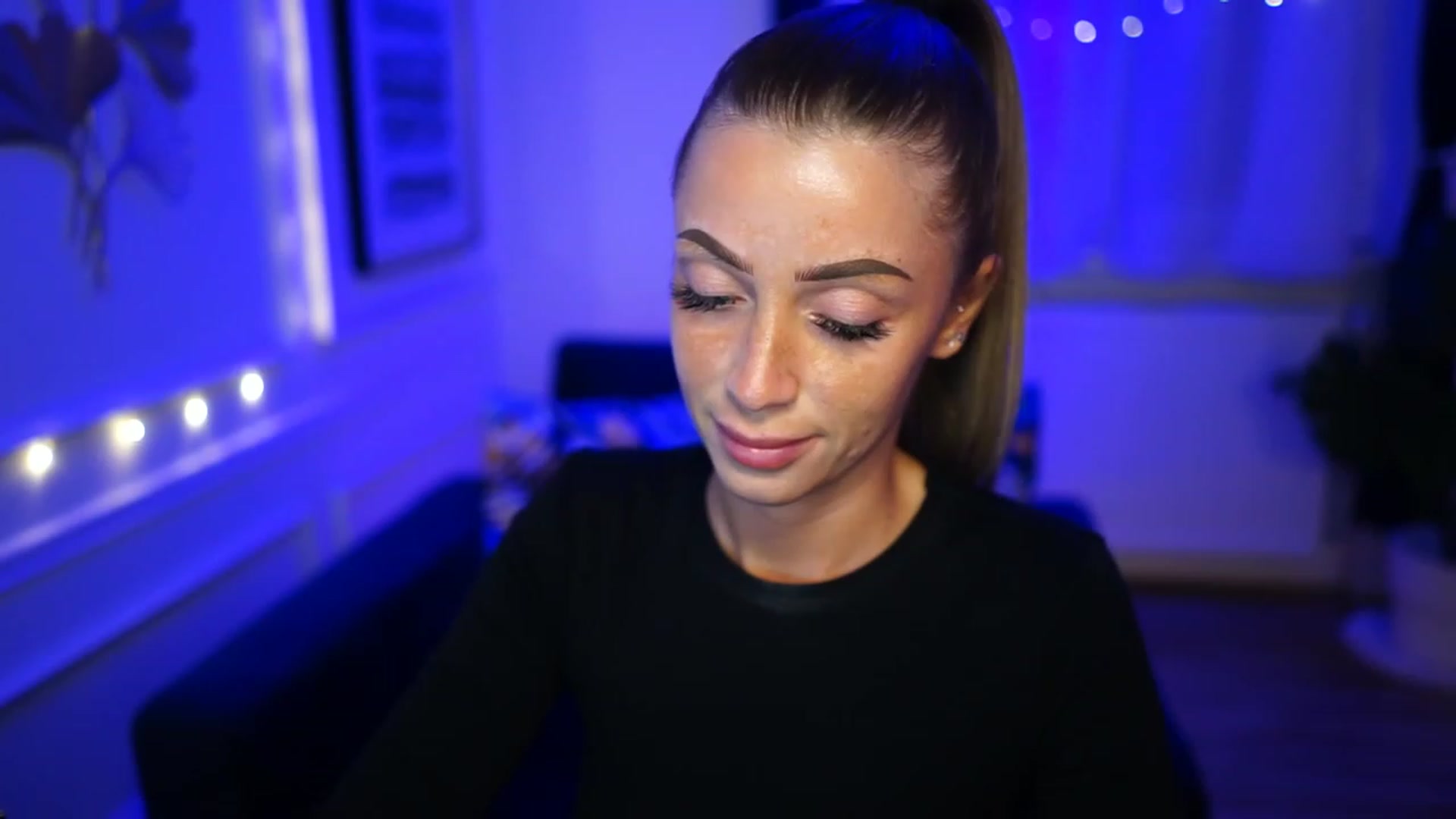 Gallery image thumbnail from Ann_w's myfreecams stream on, 01/15/2023, 20:07 image 6 of 20