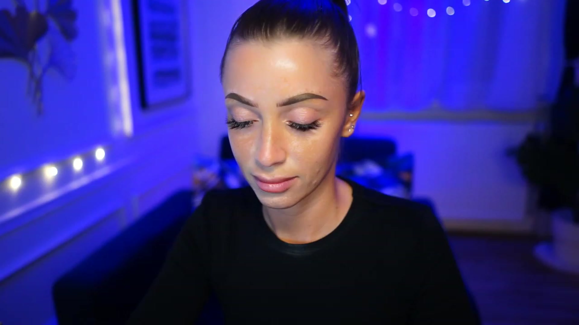 Gallery image thumbnail from Ann_w's myfreecams stream on, 01/15/2023, 20:07 image 3 of 20