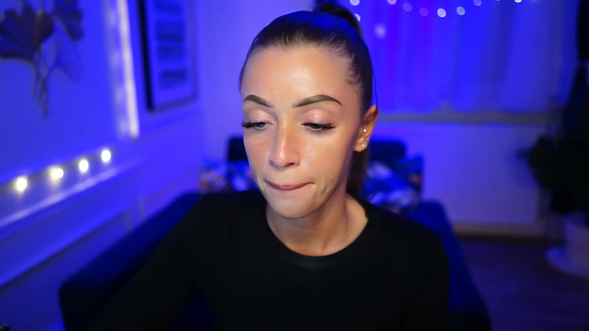 Gallery image thumbnail from Ann_w's myfreecams stream on, 01/15/2023, 20:07 image 18 of 20