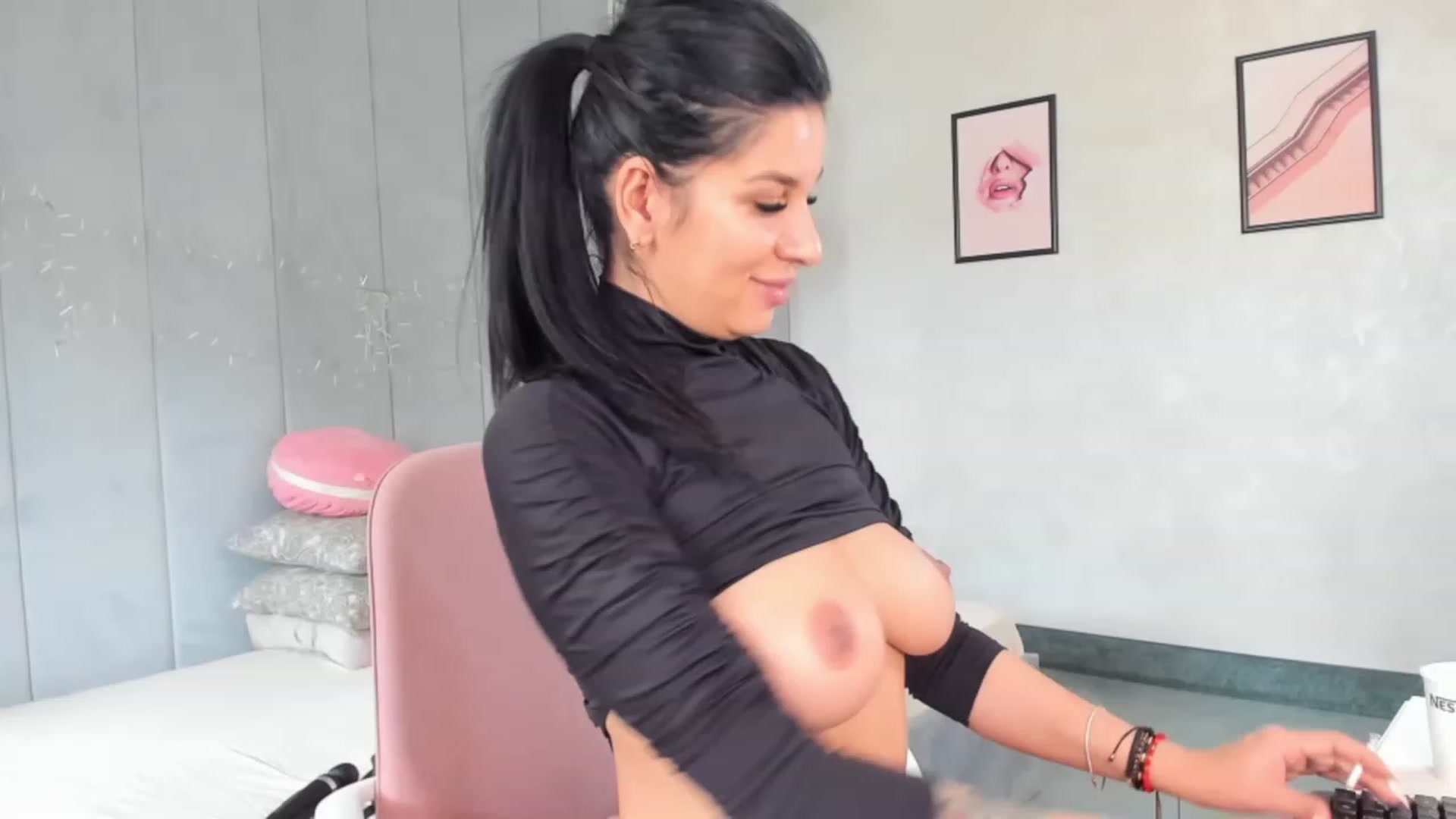 Gallery image thumbnail from Anna9191's myfreecams stream on, 04/01/2023, 11:02 image 10 of 20
