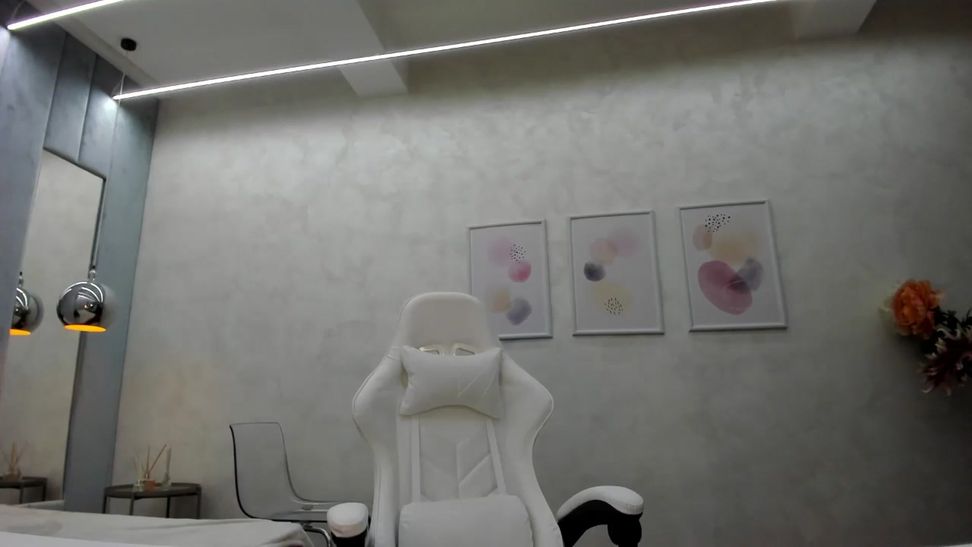 Gallery image thumbnail from Anna9191's myfreecams stream on, 12/28/2024, 13:44 image 10 of 20
