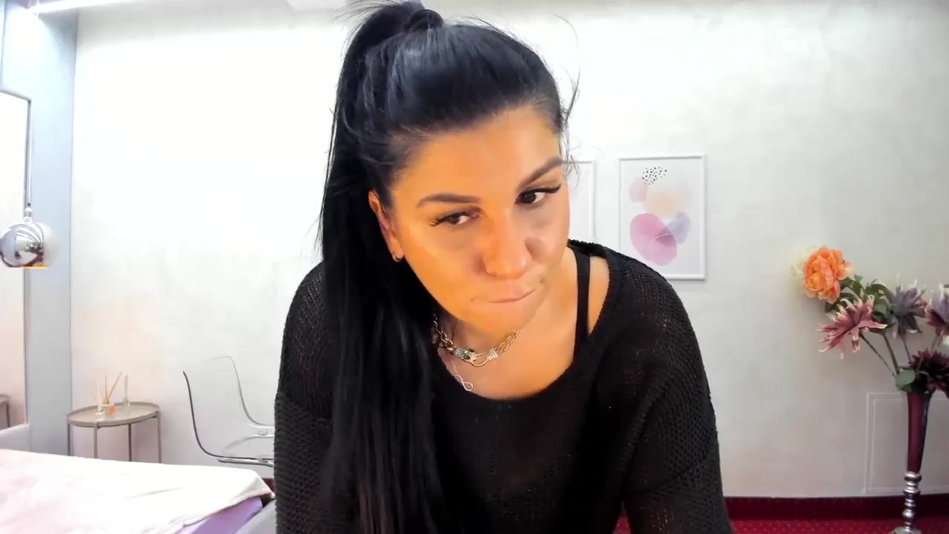 Gallery image thumbnail from Anna9191's myfreecams stream on, 12/29/2024, 13:29 image 17 of 20