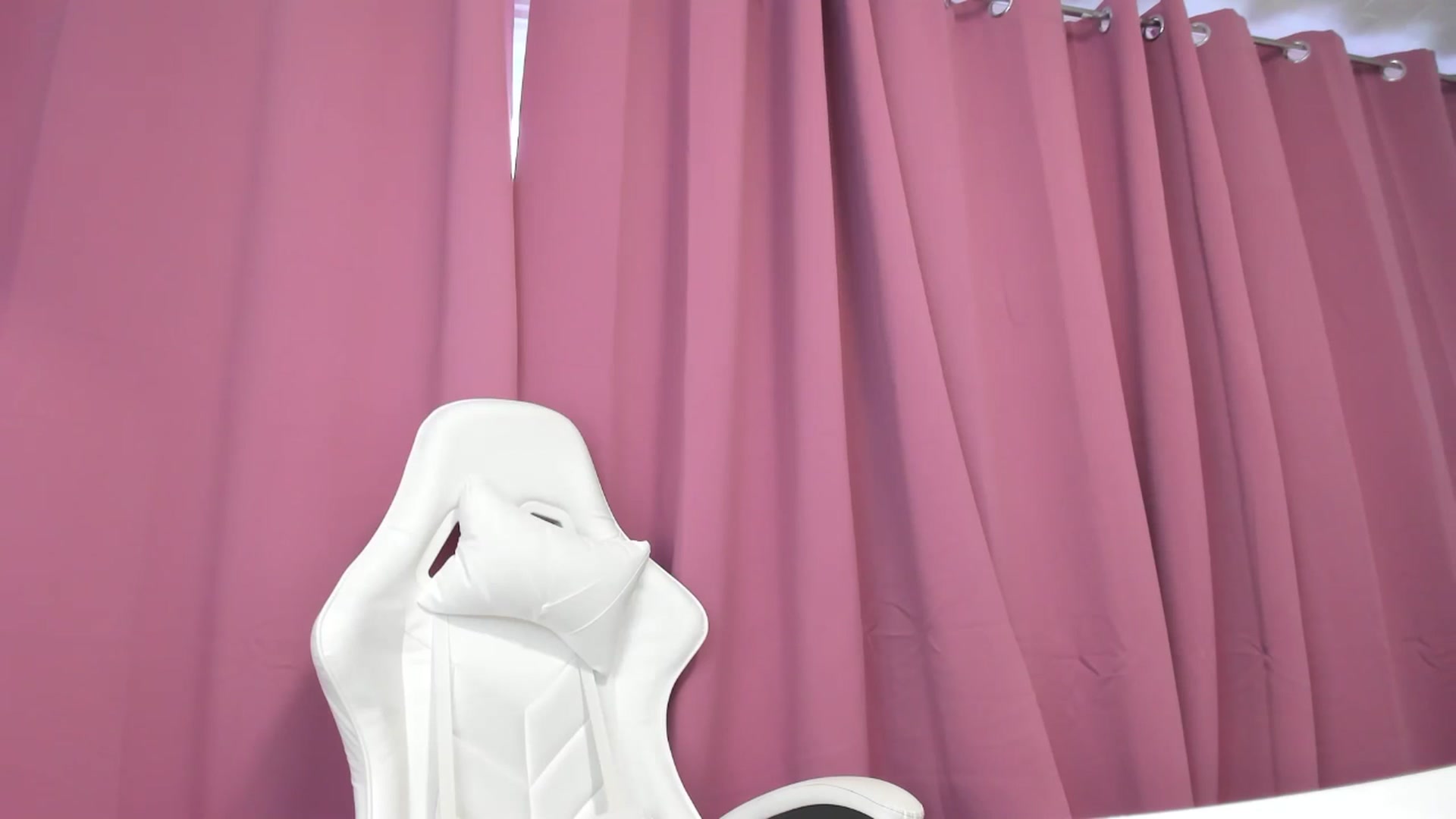 Gallery image thumbnail from Anna9191's myfreecams stream on, 03/26/2025, 13:57 image 4 of 20