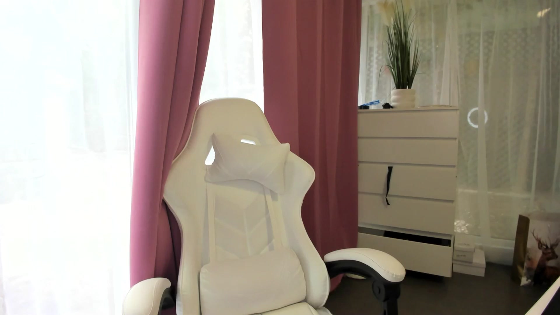 Gallery image thumbnail from Anna9191's myfreecams stream on, 04/14/2025, 11:36 image 10 of 20
