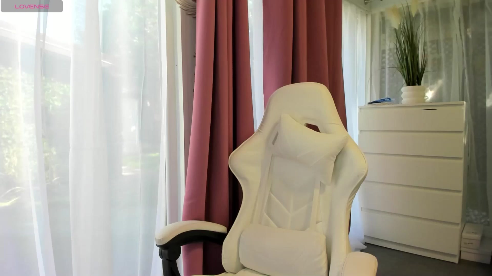 Gallery image thumbnail from Anna9191's myfreecams stream on, 04/28/2025, 08:02 image 7 of 20