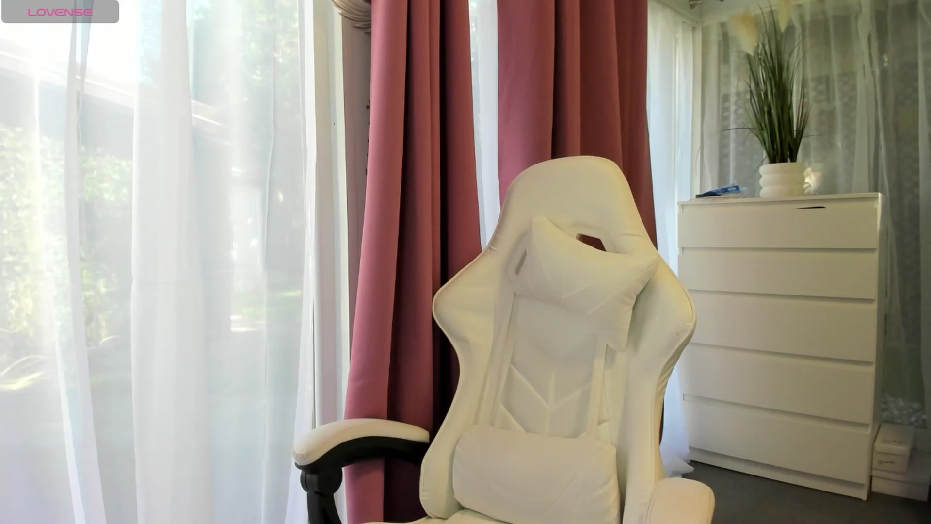Gallery image thumbnail from Anna9191's myfreecams stream on, 04/28/2025, 08:02 image 8 of 20