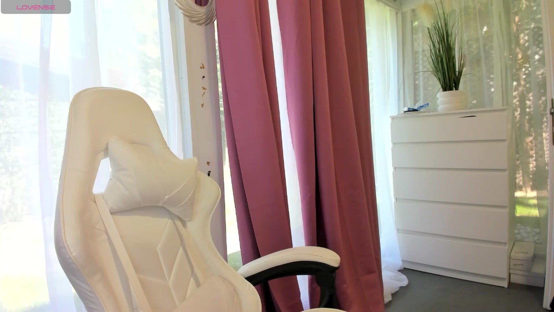 Gallery image thumbnail from Anna9191's myfreecams stream on, 04/28/2025, 12:26 image 19 of 20