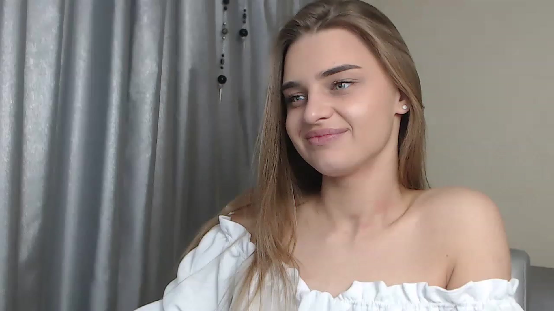 Gallery image thumbnail from AnnaAllison's myfreecams stream on, 04/03/2023, 20:02 image 10 of 20