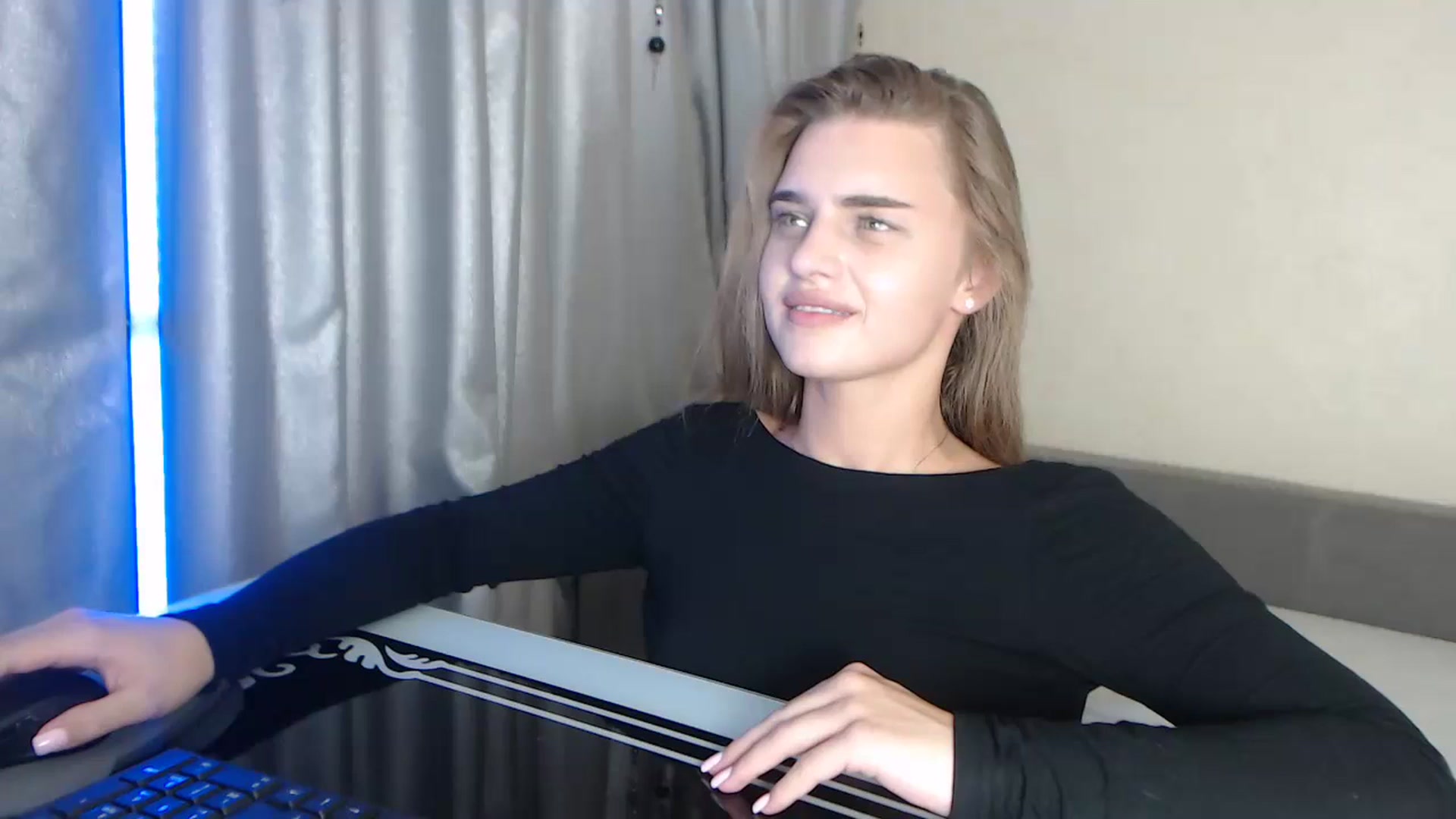 Gallery image thumbnail from AnnaAllison's myfreecams stream on, 07/13/2023, 14:09 image 1 of 20