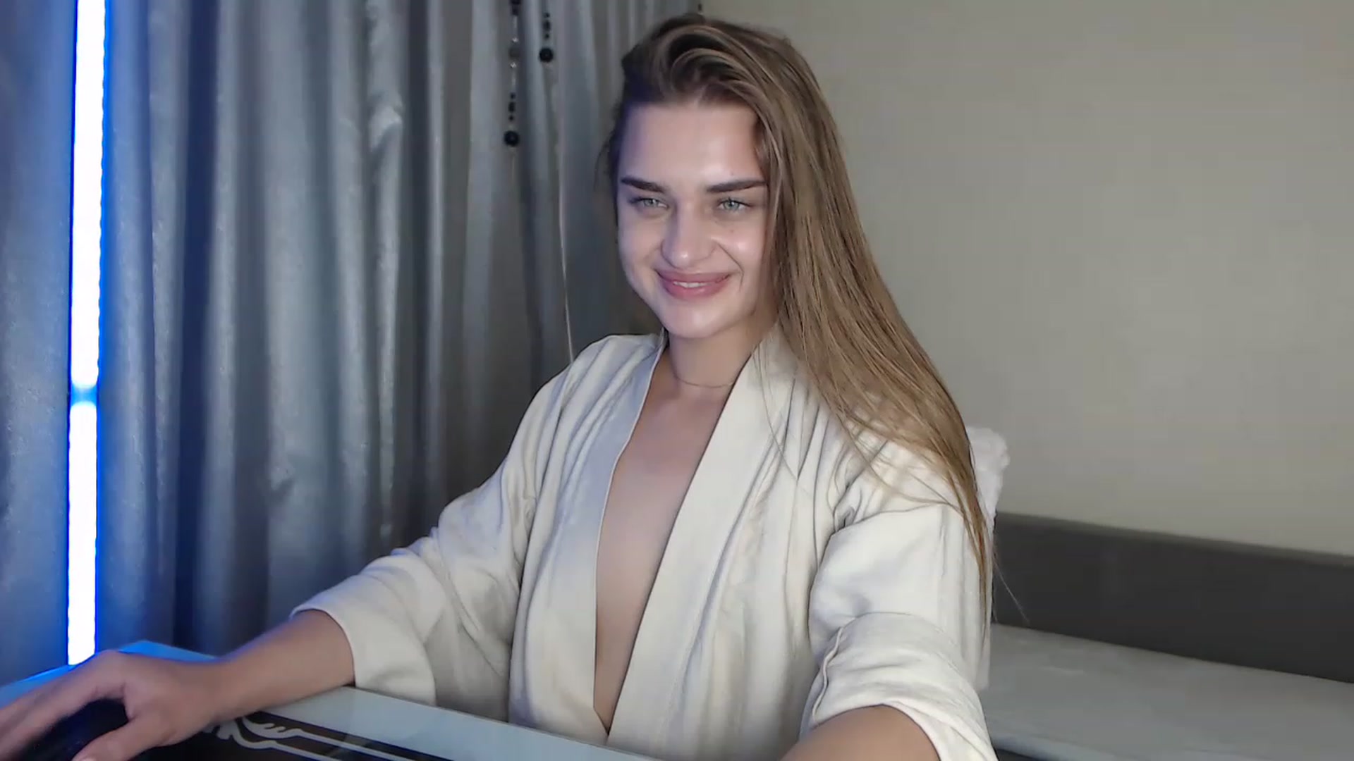 Gallery image thumbnail from AnnaAllison's myfreecams stream on, 07/17/2023, 17:27 image 7 of 20