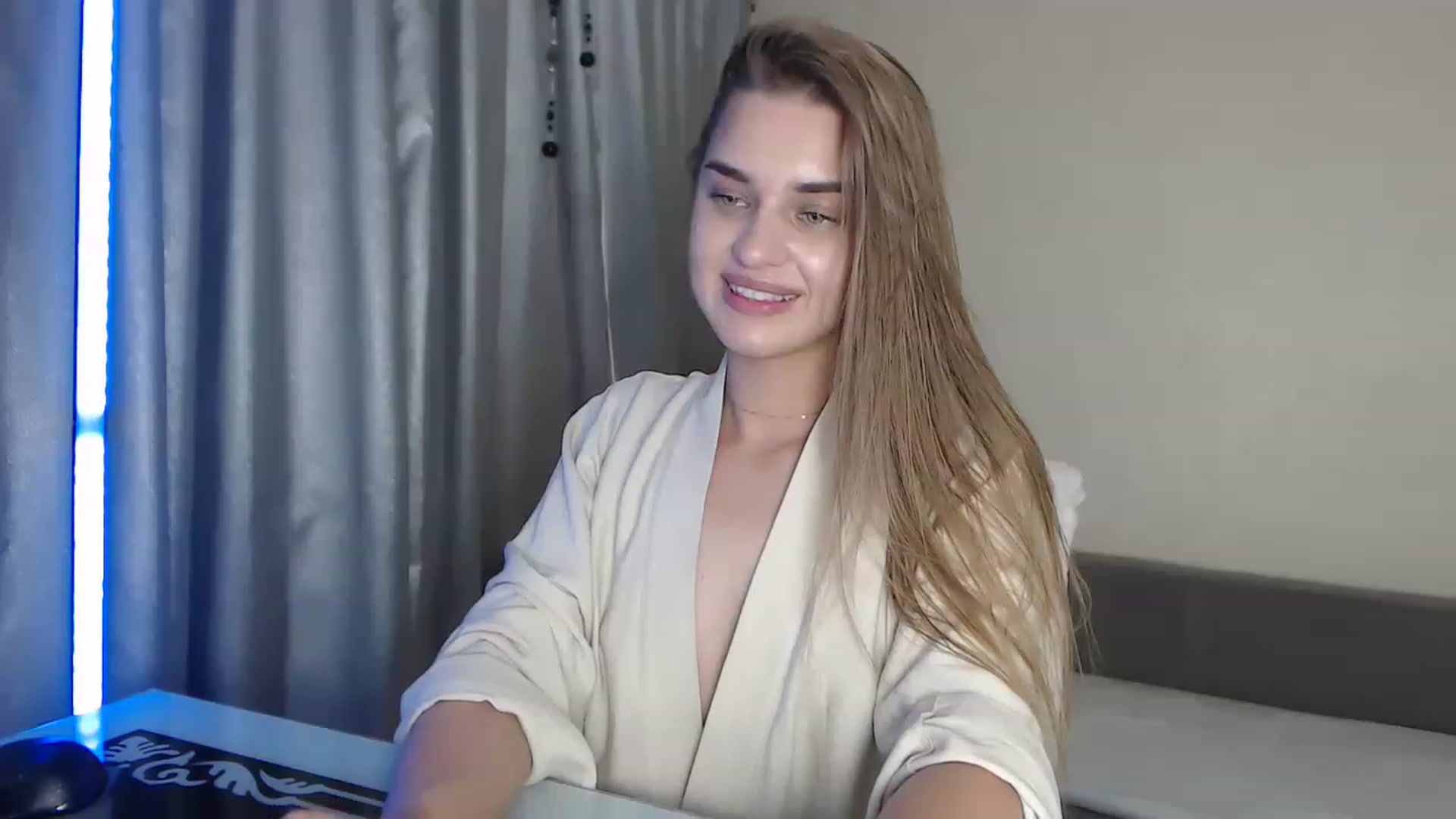 Gallery image thumbnail from AnnaAllison's myfreecams stream on, 07/17/2023, 17:27 image 4 of 20