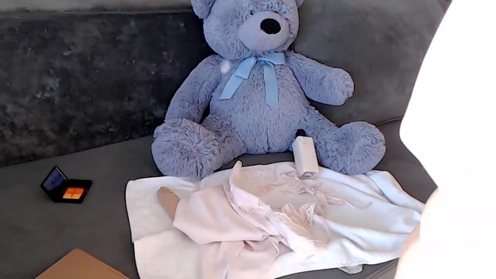 Gallery image thumbnail from AnnaAnna_'s myfreecams stream on, 03/15/2023, 09:38 image 11 of 20