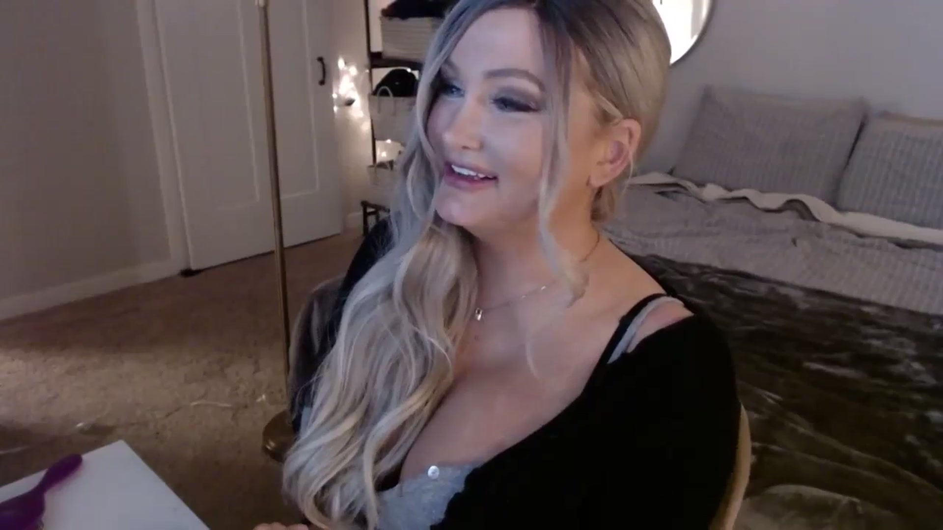 Gallery image thumbnail from AnnaBellamy's myfreecams stream on, 03/05/2024, 03:33 image 10 of 20