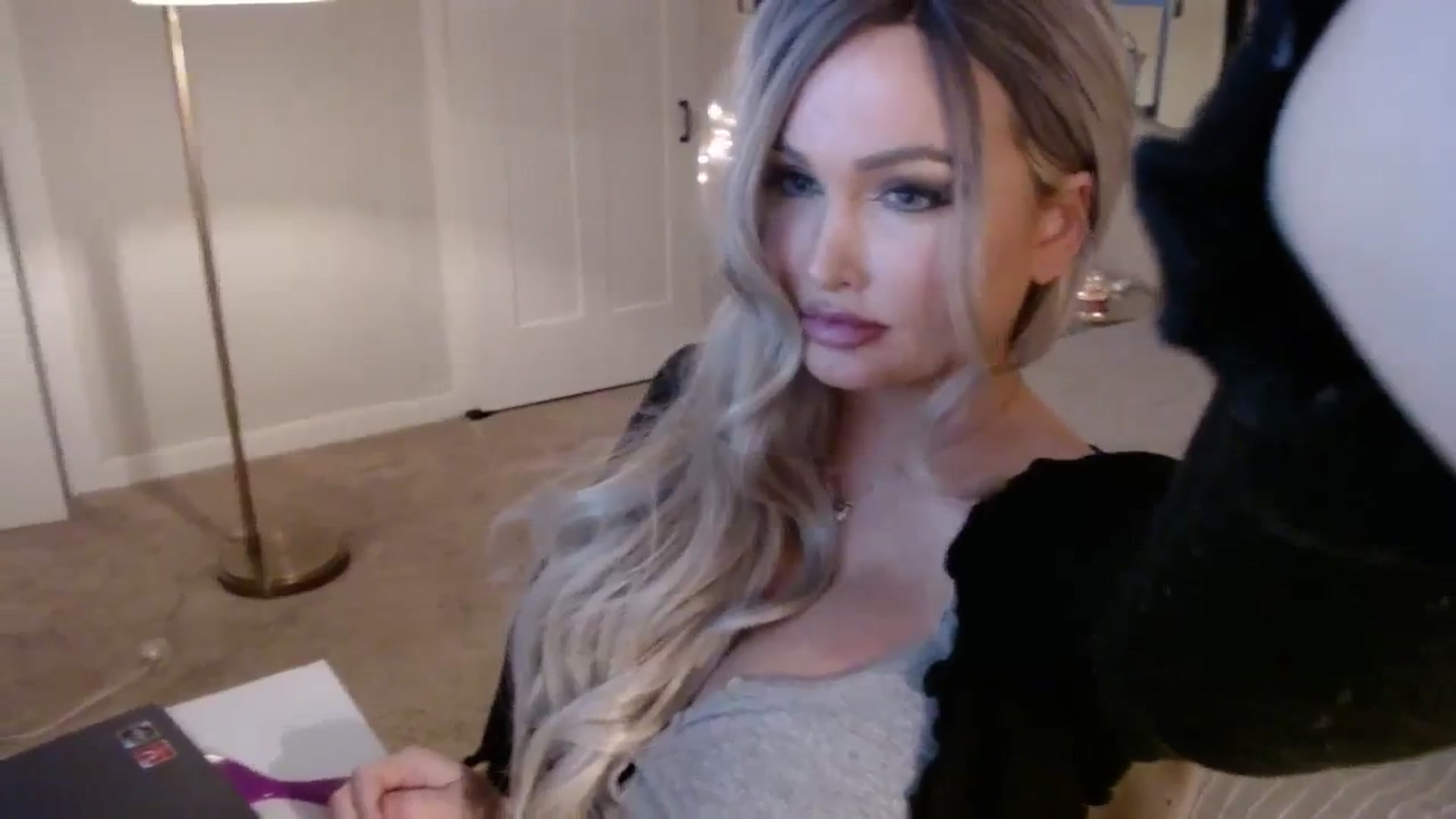 Gallery image thumbnail from AnnaBellamy's myfreecams stream on, 03/13/2024, 02:22 image 19 of 20