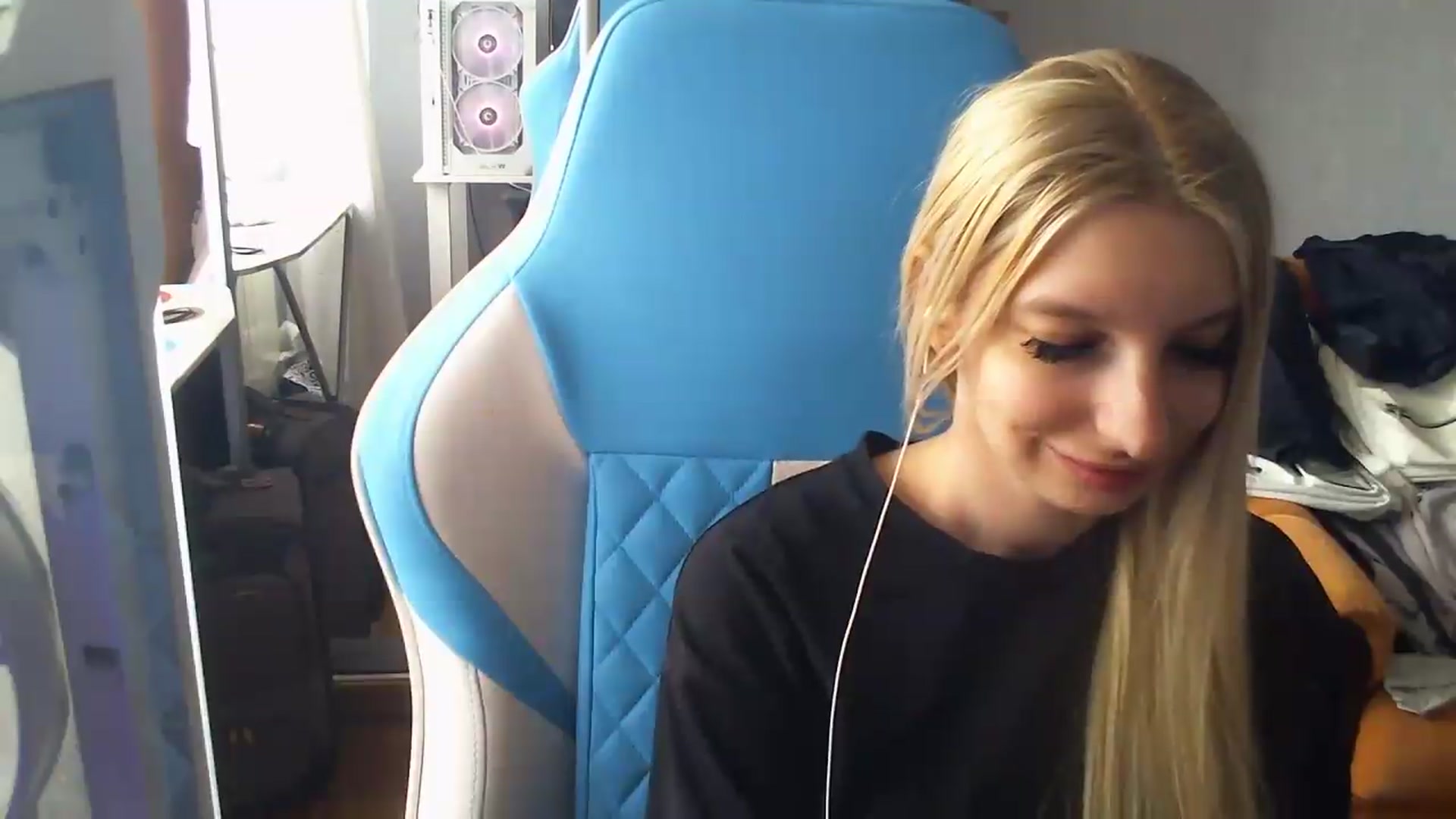 Gallery image thumbnail from AnnaBllake's myfreecams stream on, 08/27/2026, 09:24 image 16 of 20
