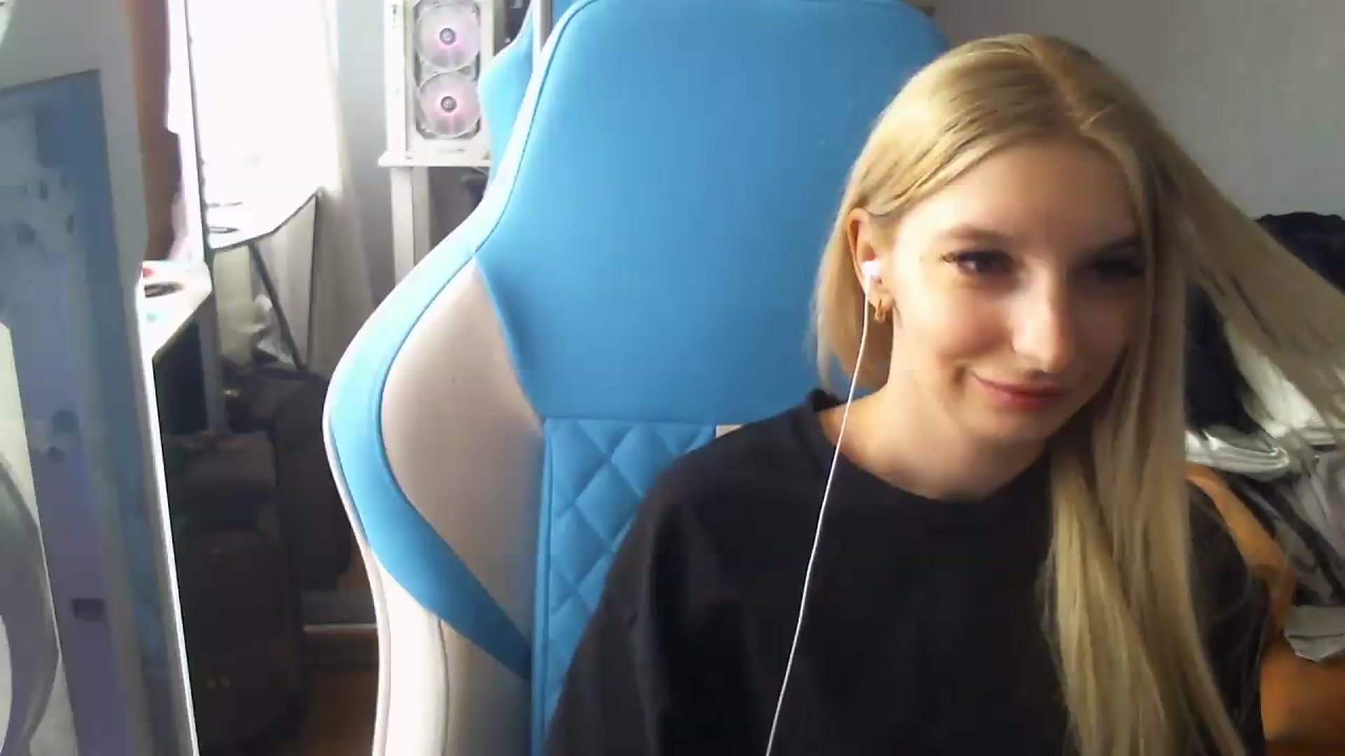 Gallery image thumbnail from AnnaBllake's myfreecams stream on, 08/27/2026, 09:24 image 9 of 20