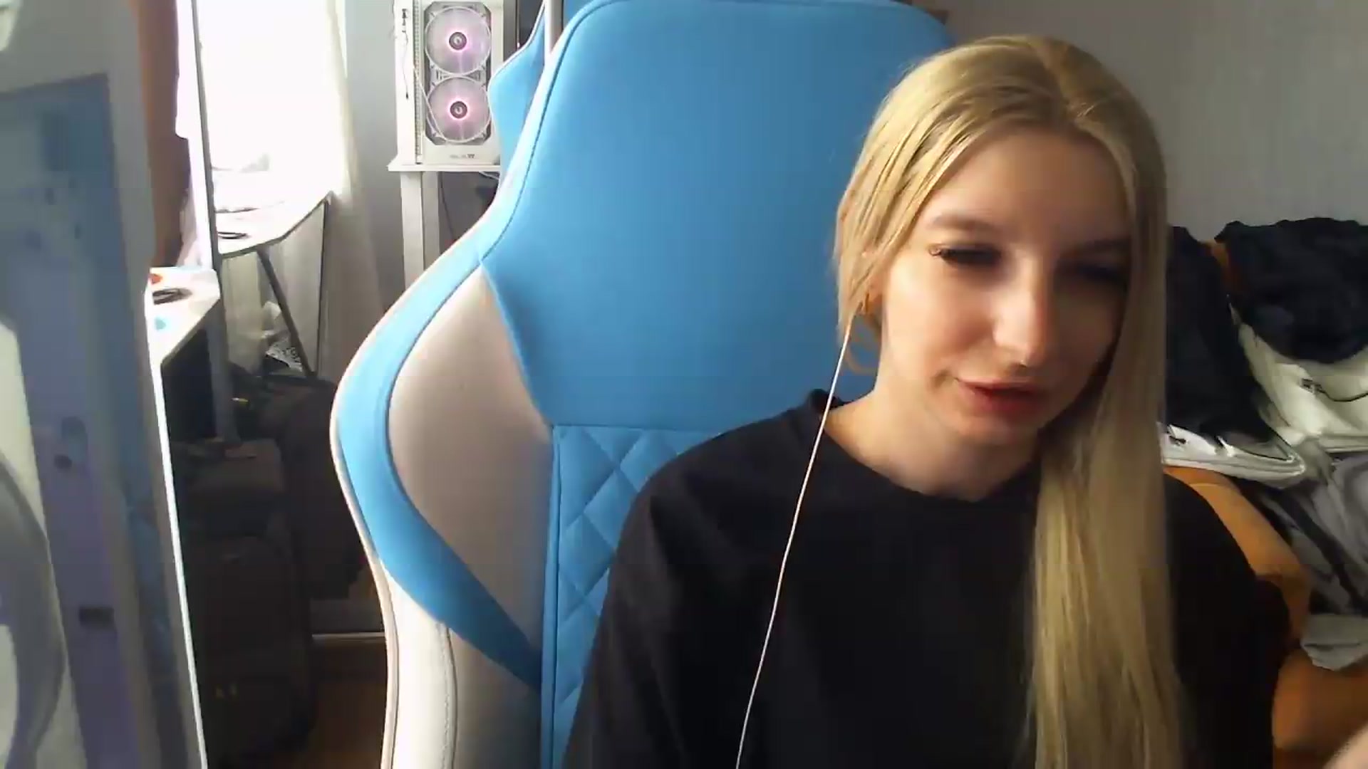 Gallery image thumbnail from AnnaBllake's myfreecams stream on, 08/27/2026, 09:24 image 14 of 20