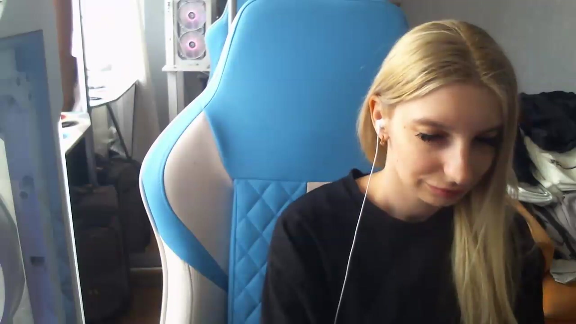 Gallery image thumbnail from AnnaBllake's myfreecams stream on, 08/27/2026, 09:24 image 6 of 20