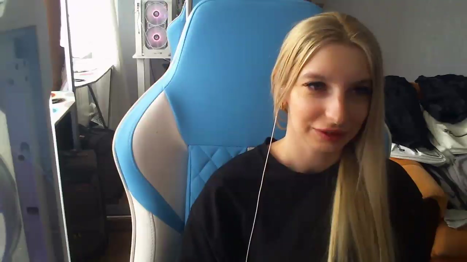 Gallery image thumbnail from AnnaBllake's myfreecams stream on, 08/27/2026, 09:24 image 15 of 20