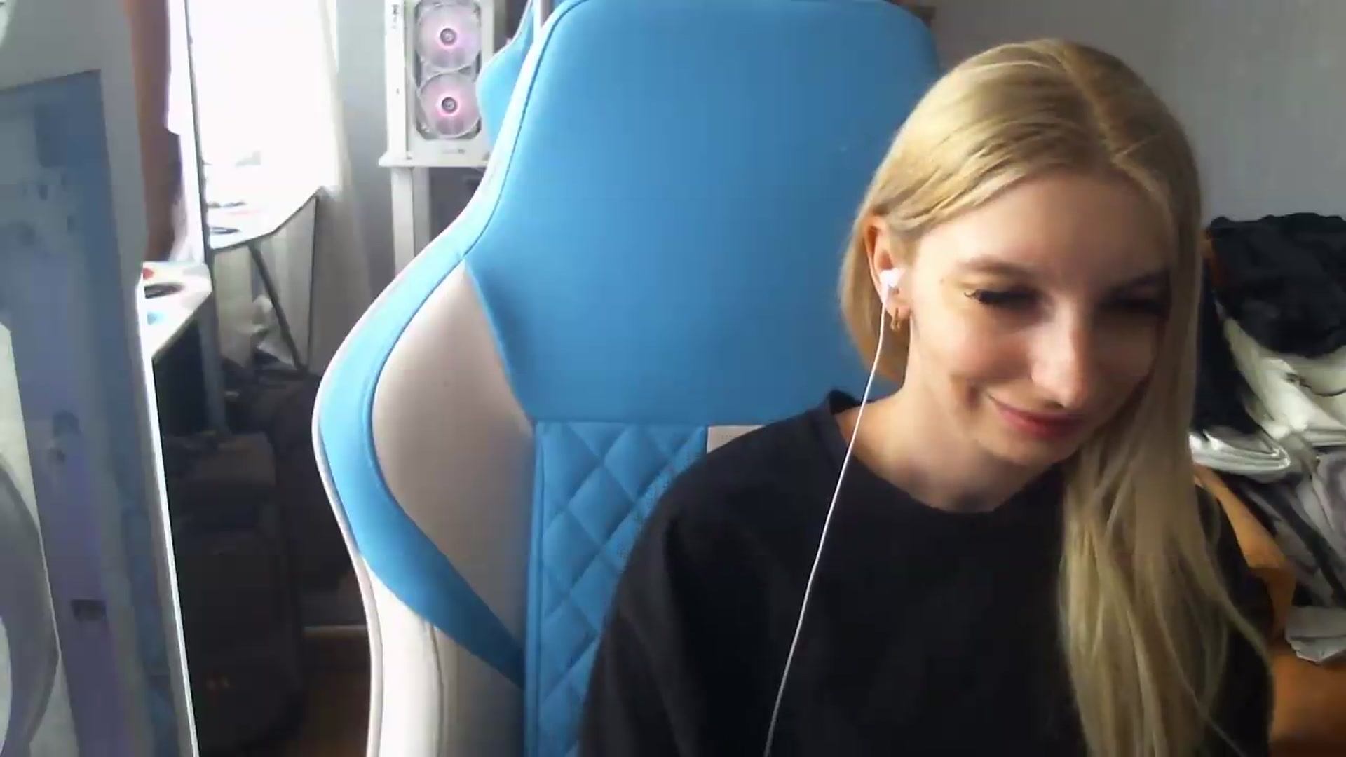 Gallery image thumbnail from AnnaBllake's myfreecams stream on, 08/27/2026, 09:24 image 4 of 20