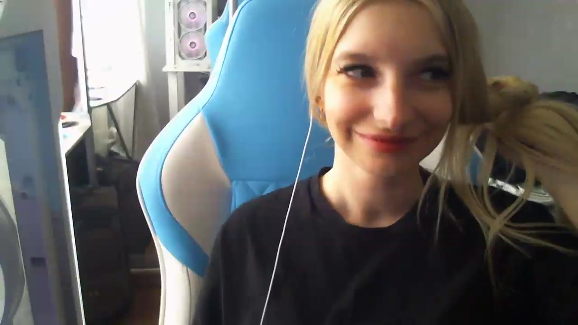Gallery image thumbnail from AnnaBllake's myfreecams stream on, 08/27/2026, 09:24 image 10 of 20